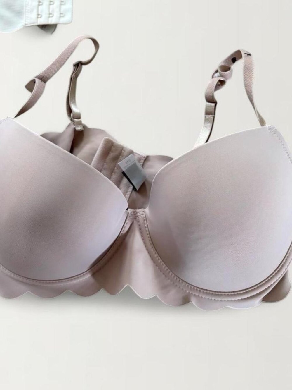 Felina muave bra with scalloped edges, size 38D. Brand new never worn.